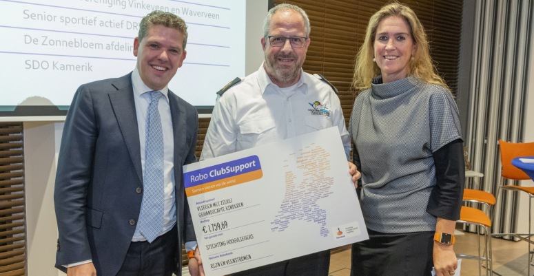 Vrijwilliger Frank de Jong haalde de cheque op