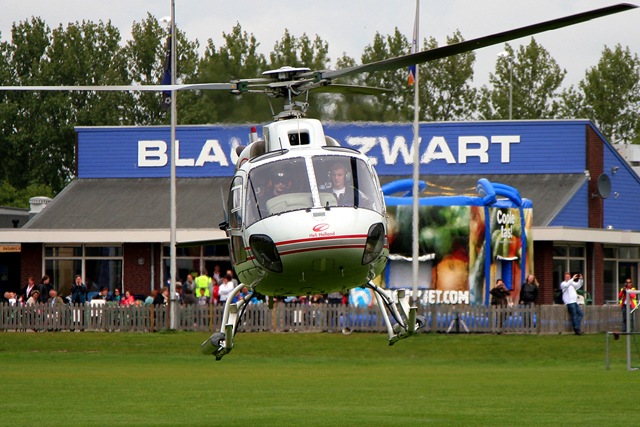 02 3894 landing heli