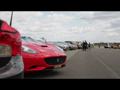 Toertocht oldtimers en moderne bolides